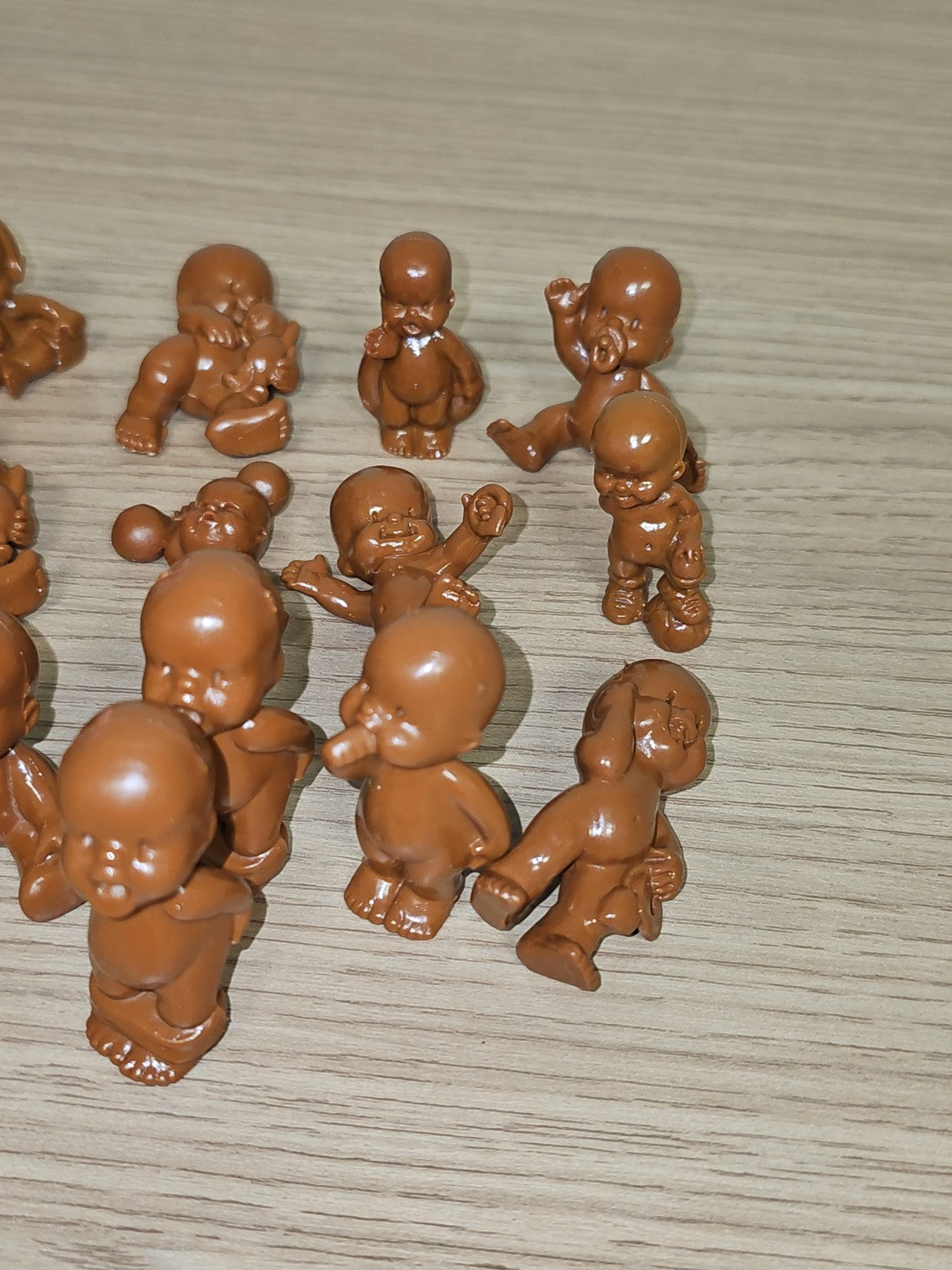 Lot de petites figurines Babies vintage anciennes, collection rétro rare marque