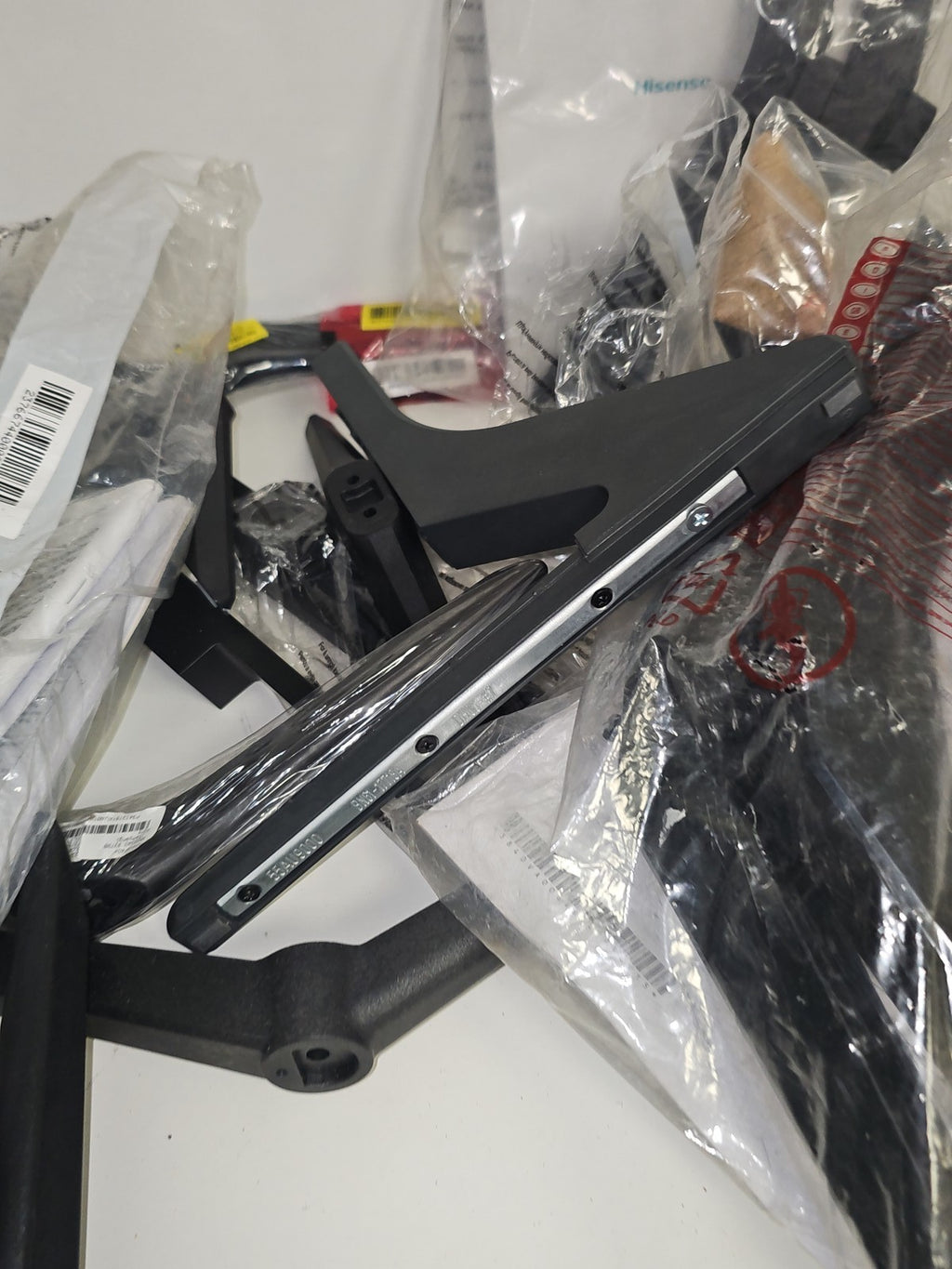 Lot supports muraux TV et écrans PC neufs, compatible Toshiba et autres marques
