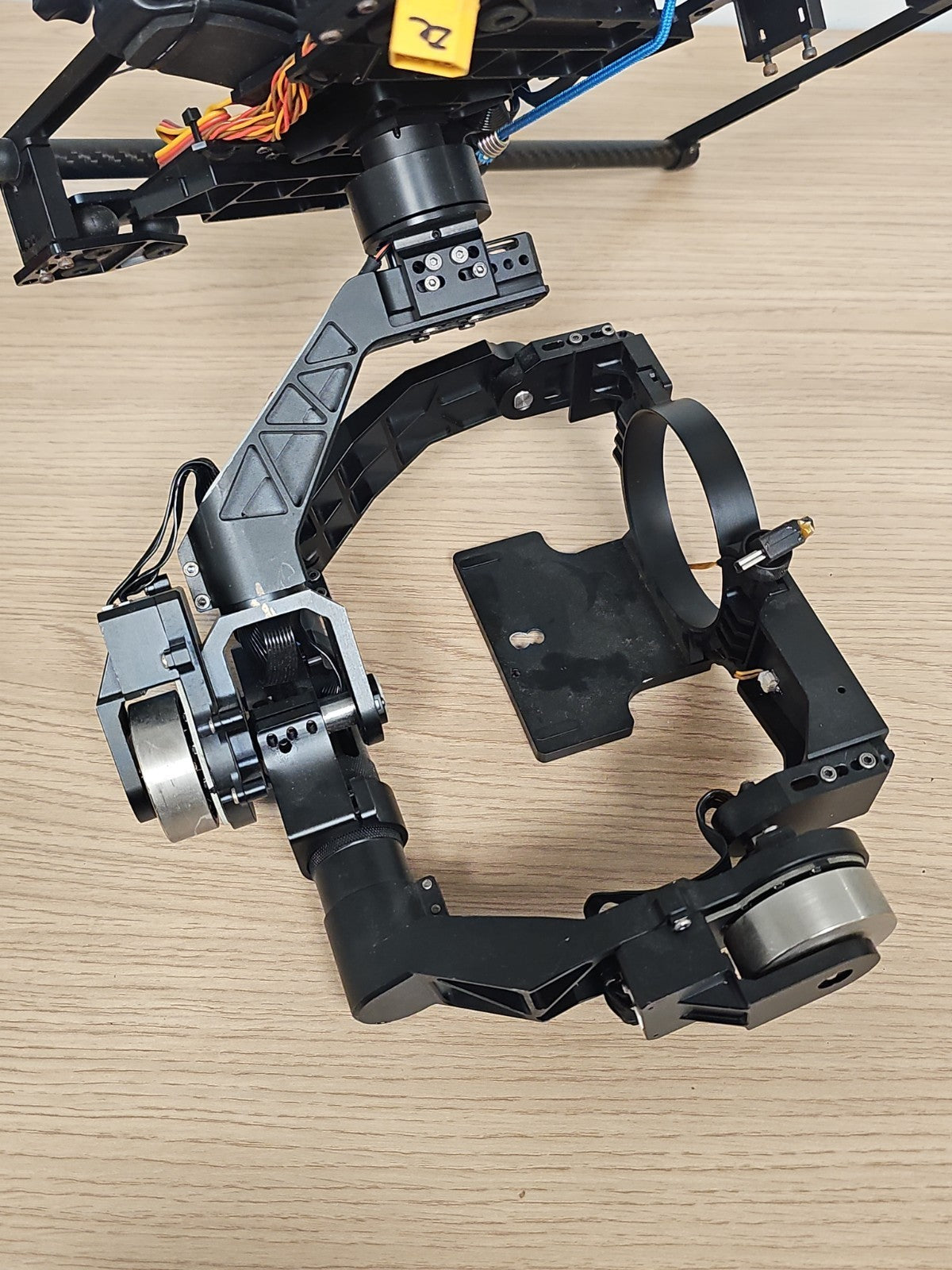 Gimbal Zenmuse pour drone carbone avec GoPro et module Futaba