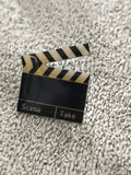 Pin's vintage clap cinéma noir doré scène take badge film (Ref 6)