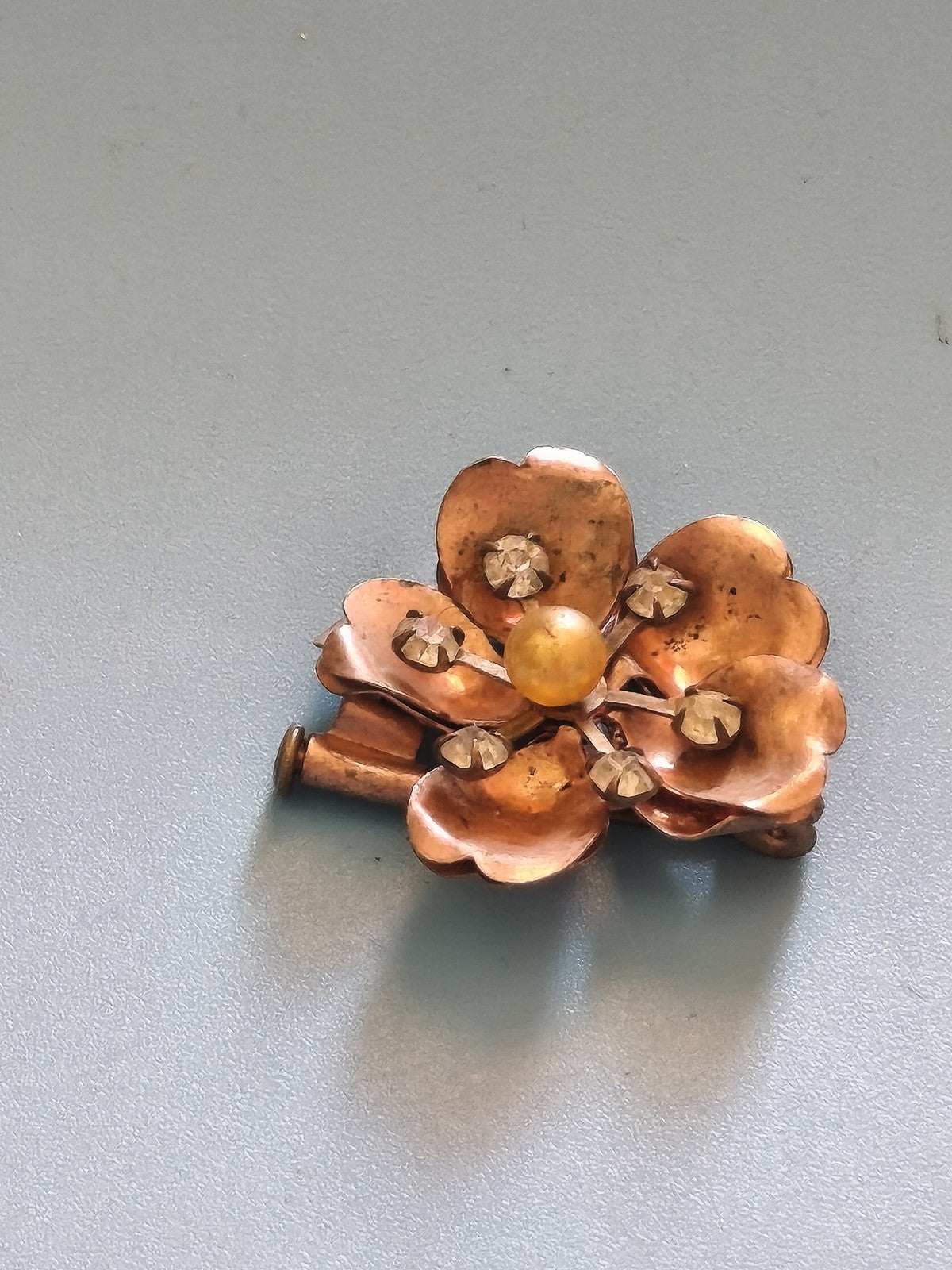 Broche vintage ancienne plaquée or rétro, bijou d'époque pour collectionneur