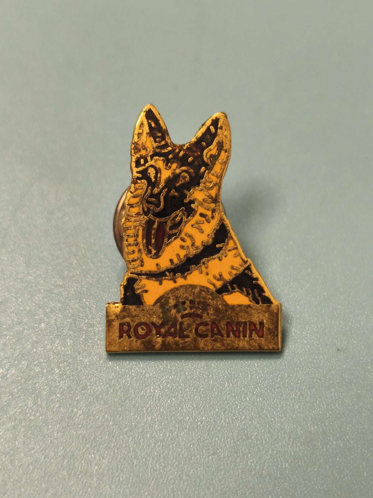 Pin's vintage Royal Canin chien berger, émaillé ancien, collection animaux