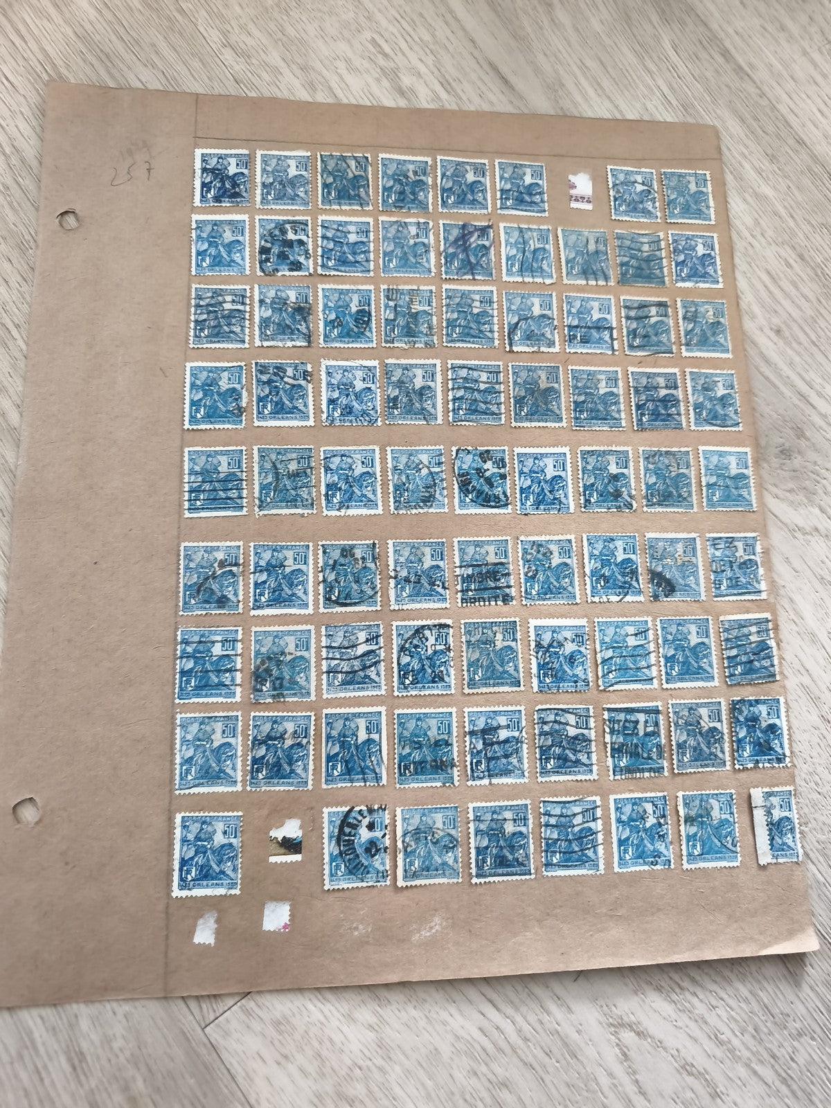 Gros lot ancien timbres Marianne 50c bleus sur planche philatélie étude