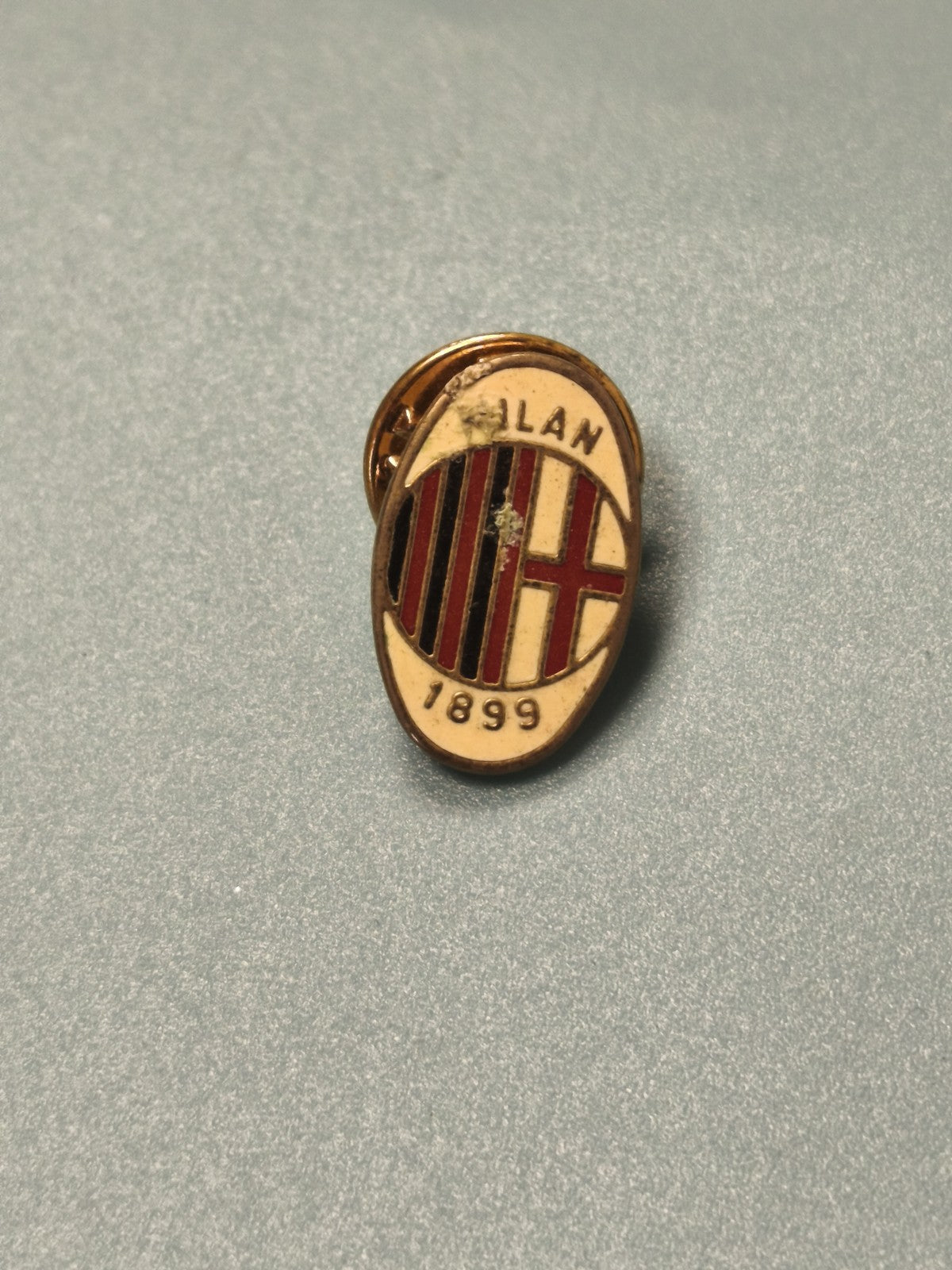 Vintage pin's Milan 1899 émaillé, écusson football, collection sport