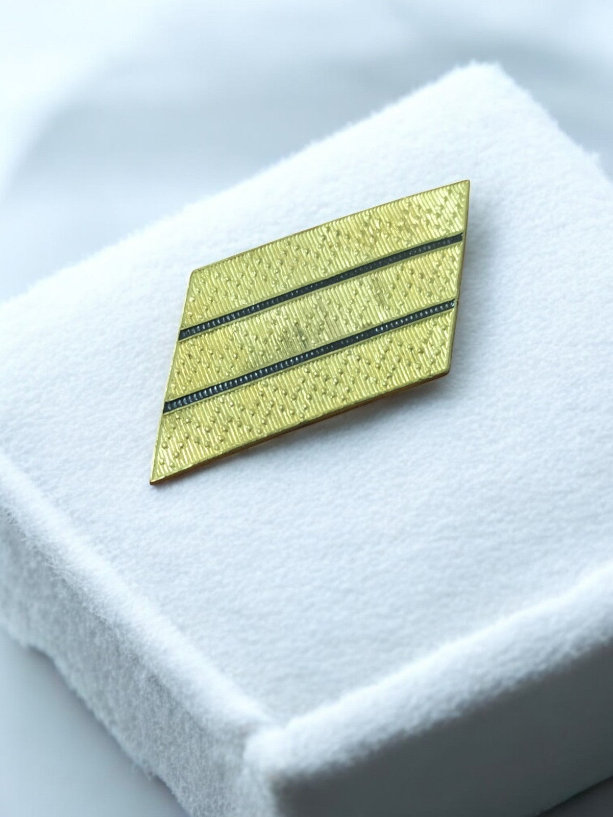 Insigne militaire Armée de l?air vintage losange doré ancien aviation