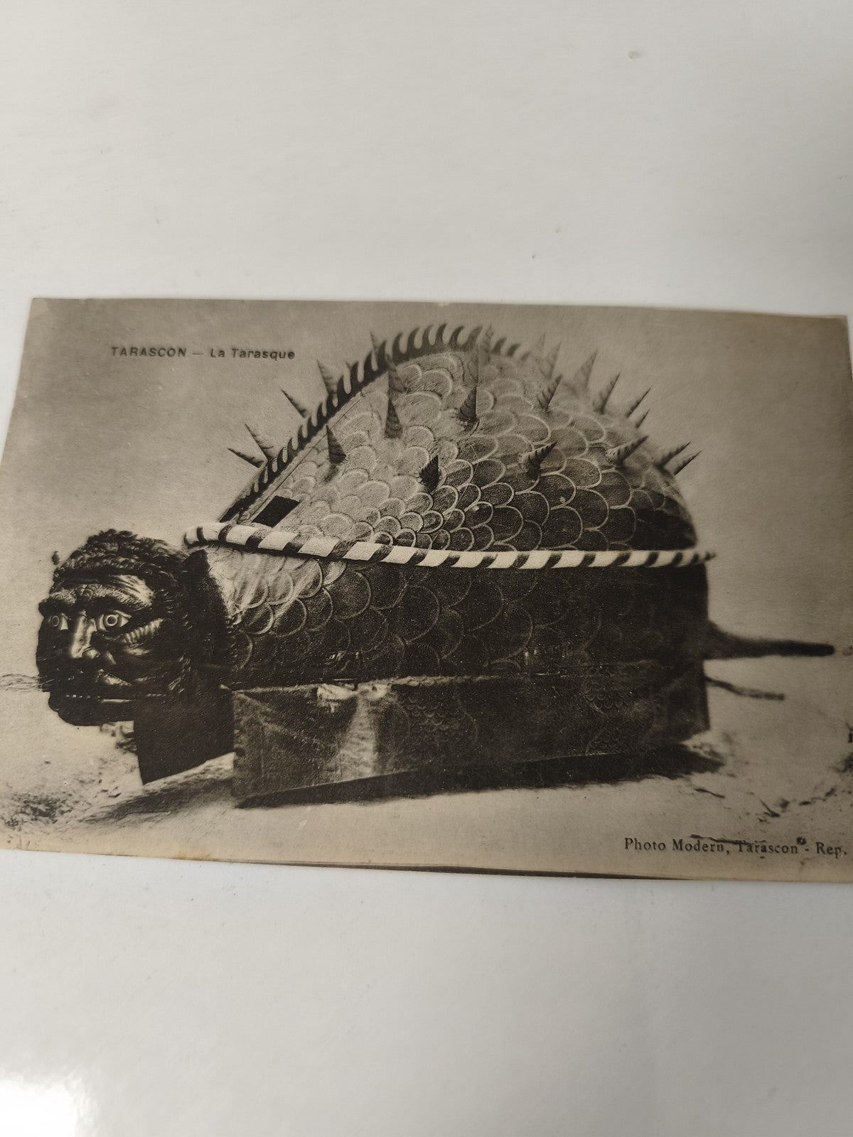 Carte postale ancienne vintage Tarascon La Tarasque folklore tradition française