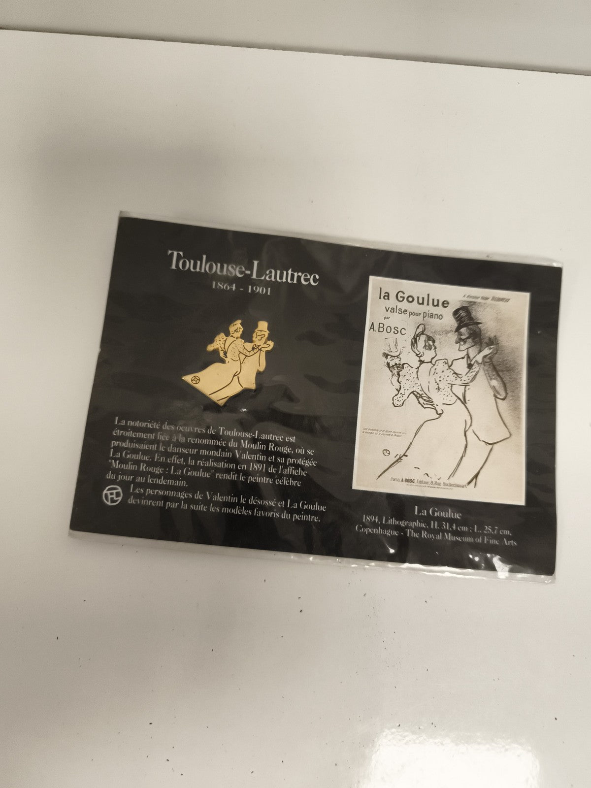 Pin's ancien Toulouse-Lautrec La Goulue doré, danseurs, style affiche Moulin Rou