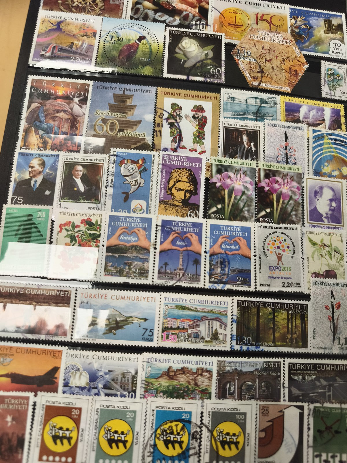 Lot de timbres Turquie multicolores thèmes variés philatélie (support non inclus