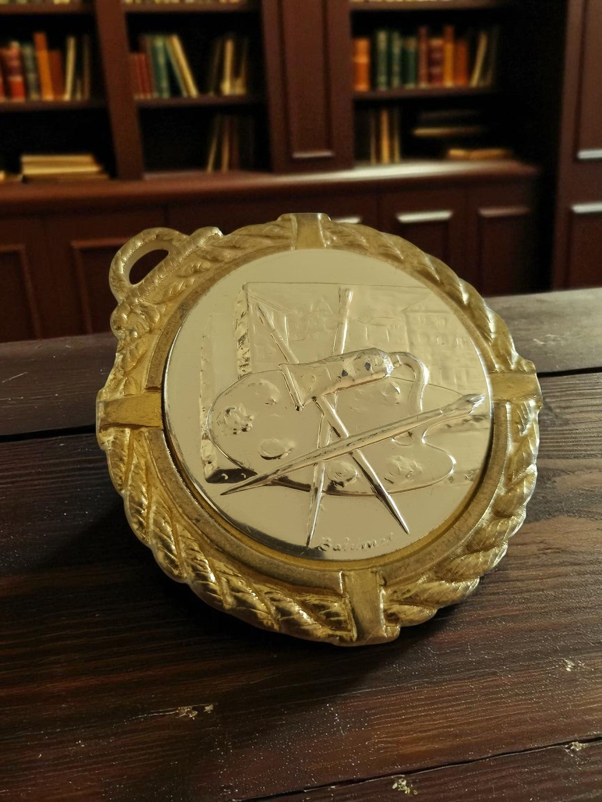 Vintage medal Ancient art fine painting gilded relief collection decoration