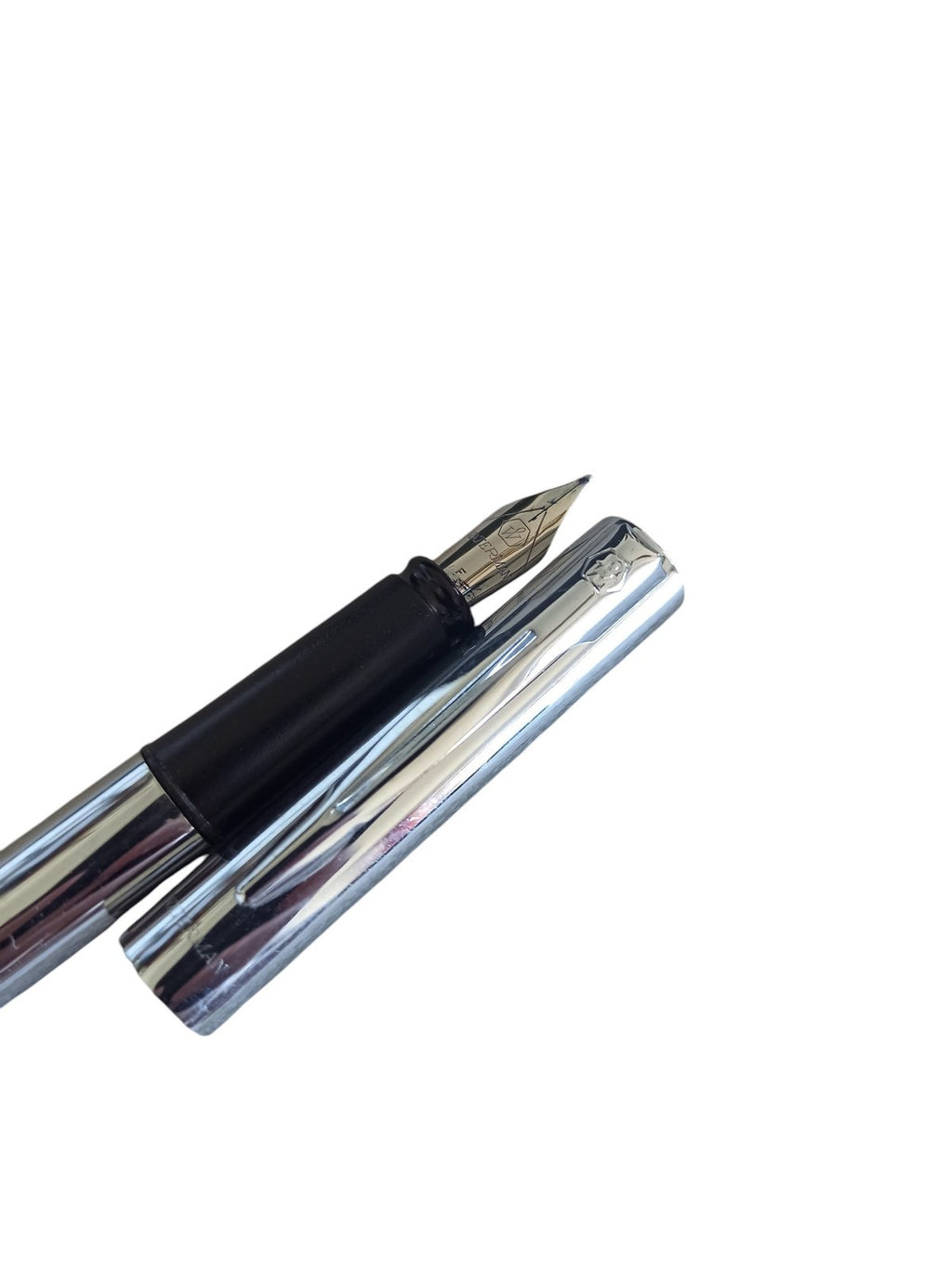 Stylo plume Waterman vintage finition chromée, ancien, élégant, plume argentée