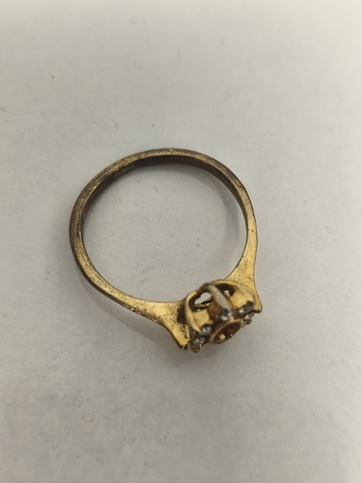 Bague ancienne plaquée or, pierre centrale ambrée, style rétro