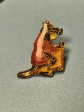 Vintage pin's animal médiéval émaillé, collection broche fantaisie (ref 10)