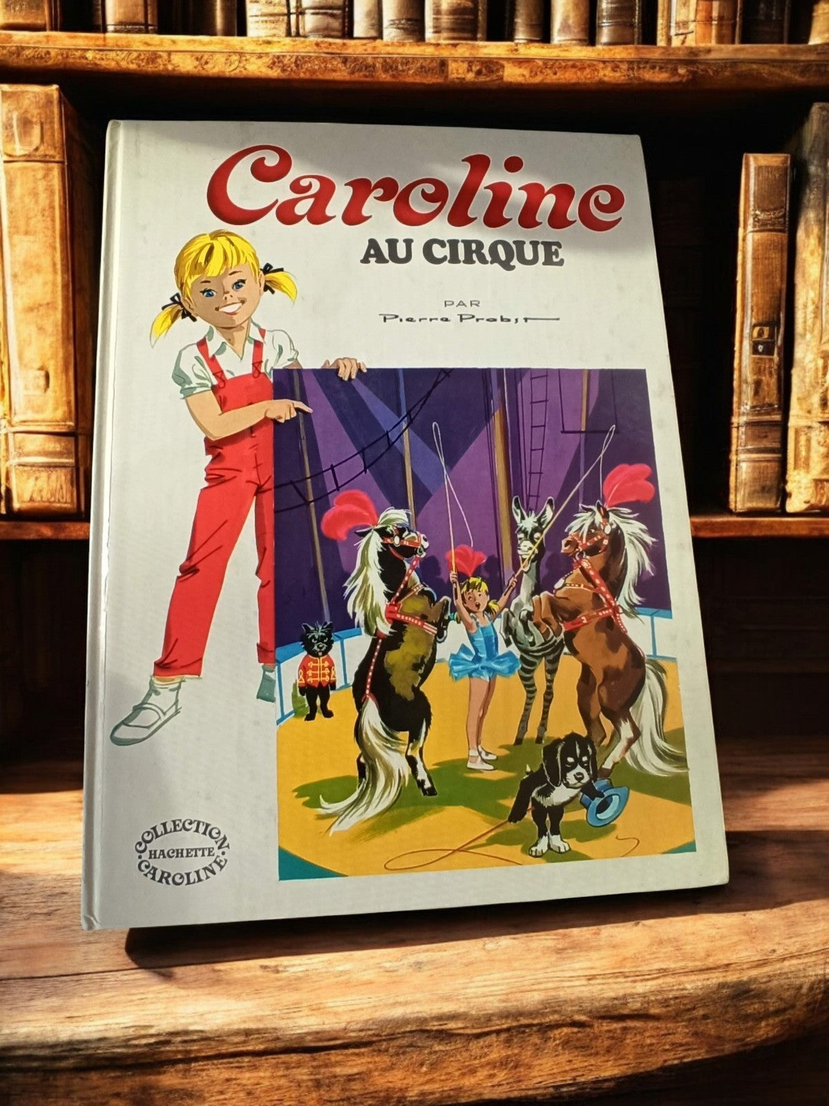 Livre Caroline au cirque ancien Hachette vintage couverture illustrée rétro