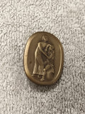 Médaille ancienne relief scène allégorique finition dorée vintage art déco