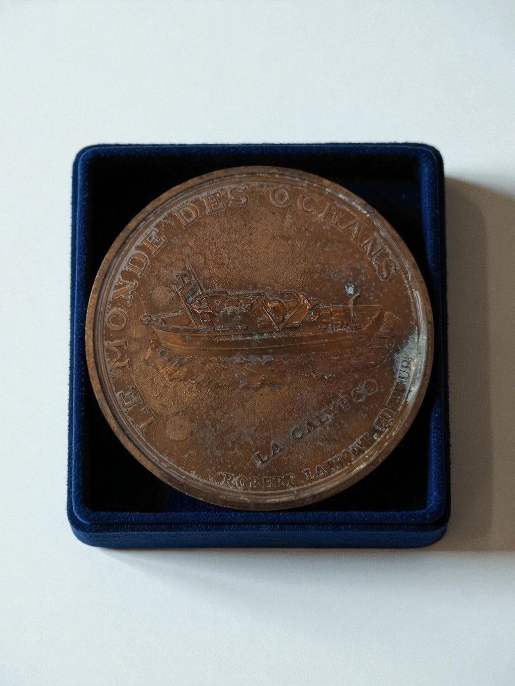 Médaille bronze vintage Le Monde des Océans Calypso Cousteau Duboc boîte