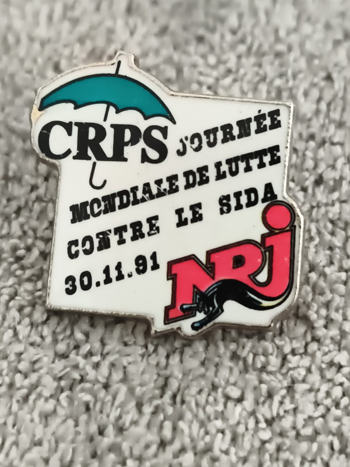 Pin's vintage CRPS NRJ Journée mondiale lutte SIDA 1991 rétro émaillé (Ref 5)