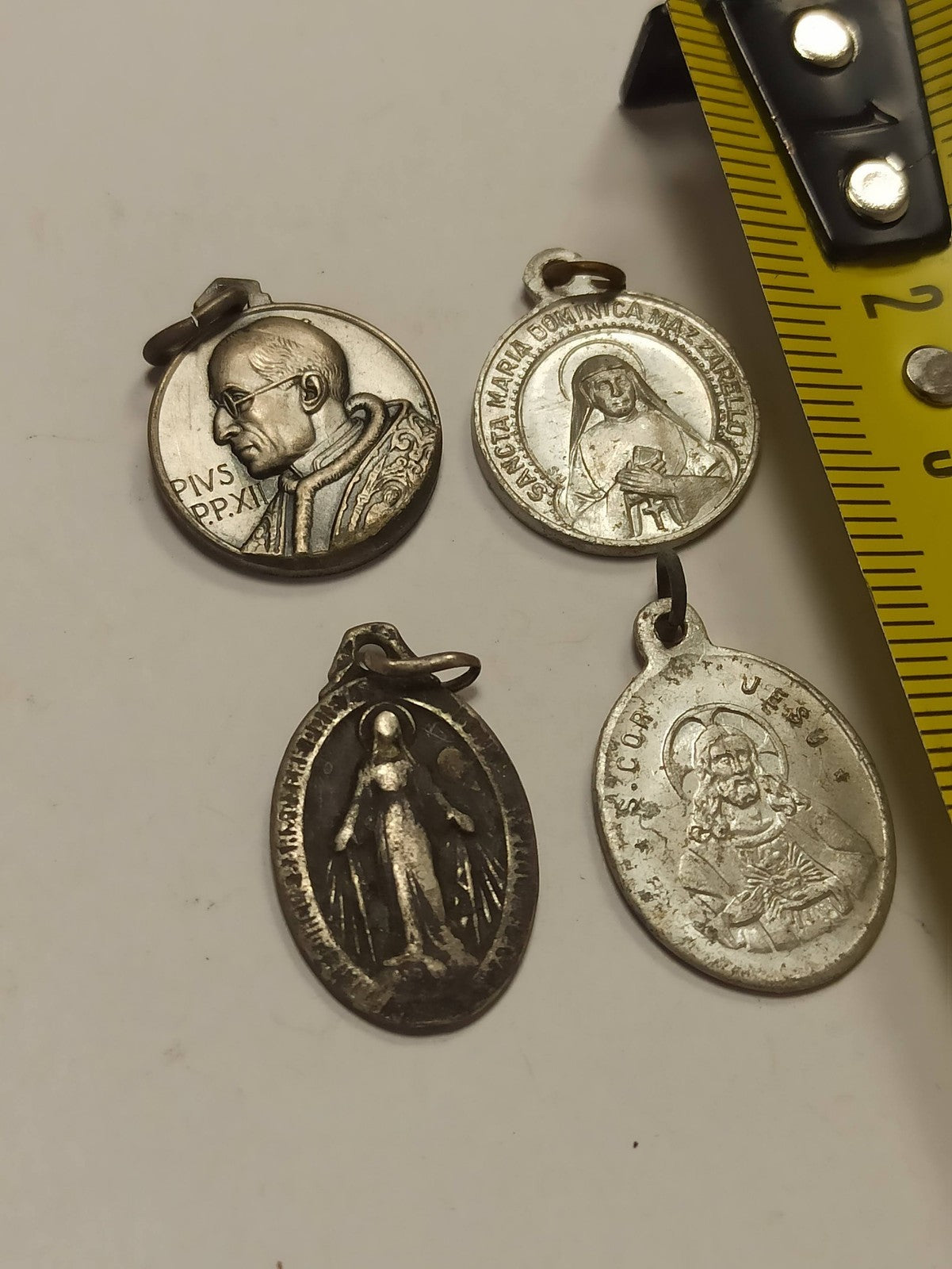 Lot 4 médailles religieuses anciennes vintage catholiques bronze doré