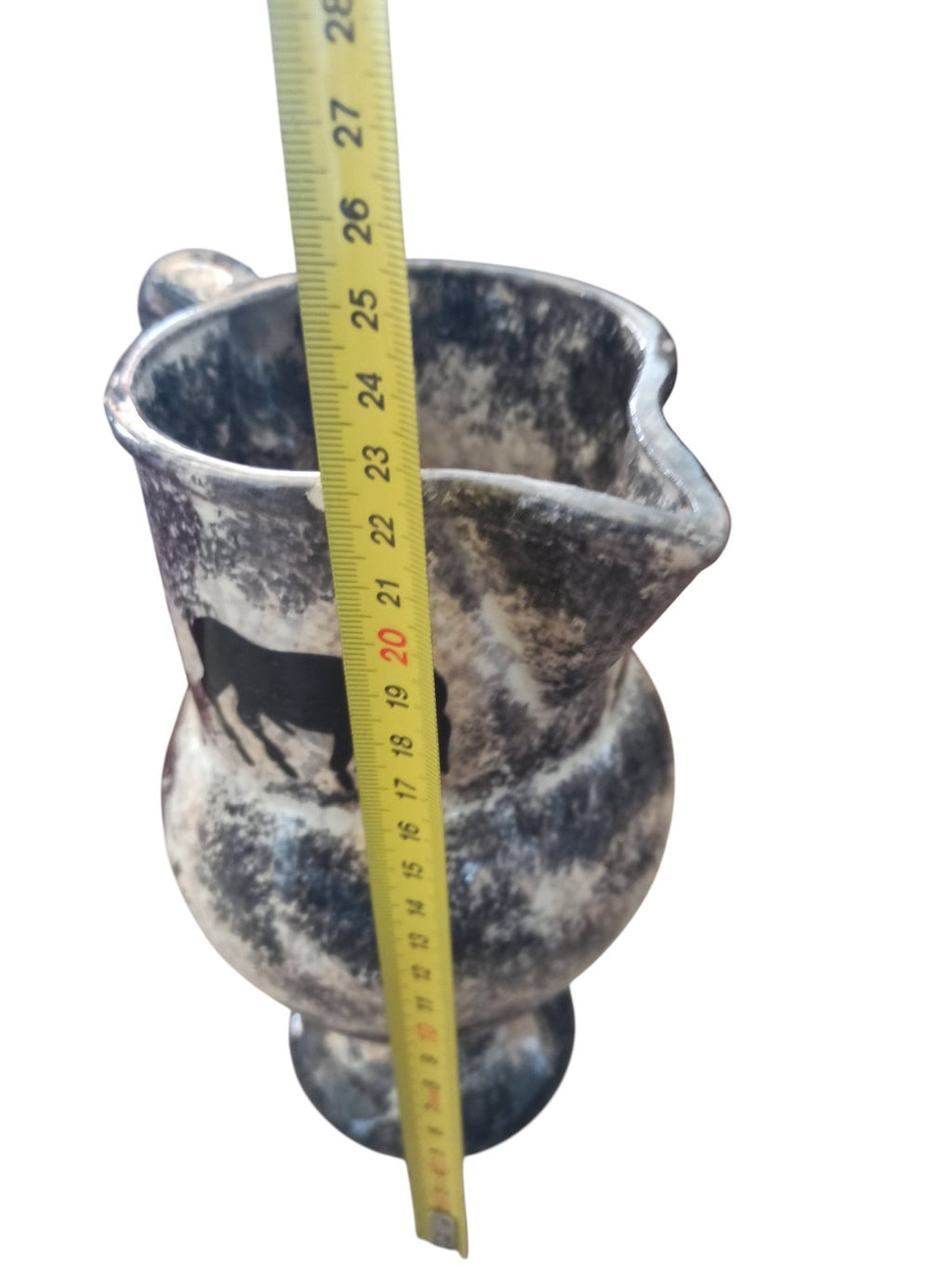 Vase ancien au design inspiré de l'art préhistorique