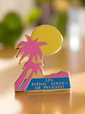 Pin's vintage Peugeot Les Pleins Soleils émail rétro badge publicitaire