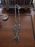 Collier ancien en pierre naturelle, gris, bijou vintage style ethnique