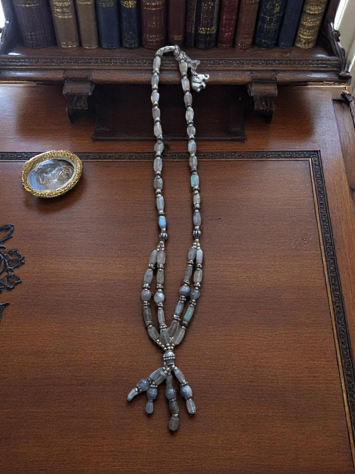 Collier ancien en pierre naturelle, gris, bijou vintage style ethnique