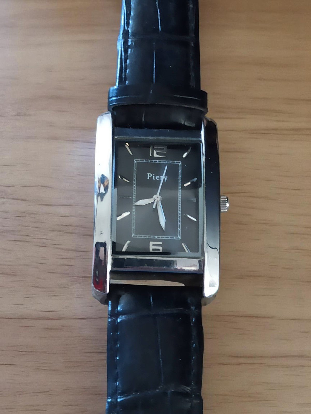 Montre femme Piery vintage rectangulaire noire, style rétro, bracelet façon croc