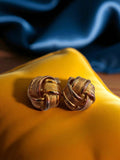 Boucles d?oreilles vintage n?ud doré années 60 rétro élégant ? clips tressés