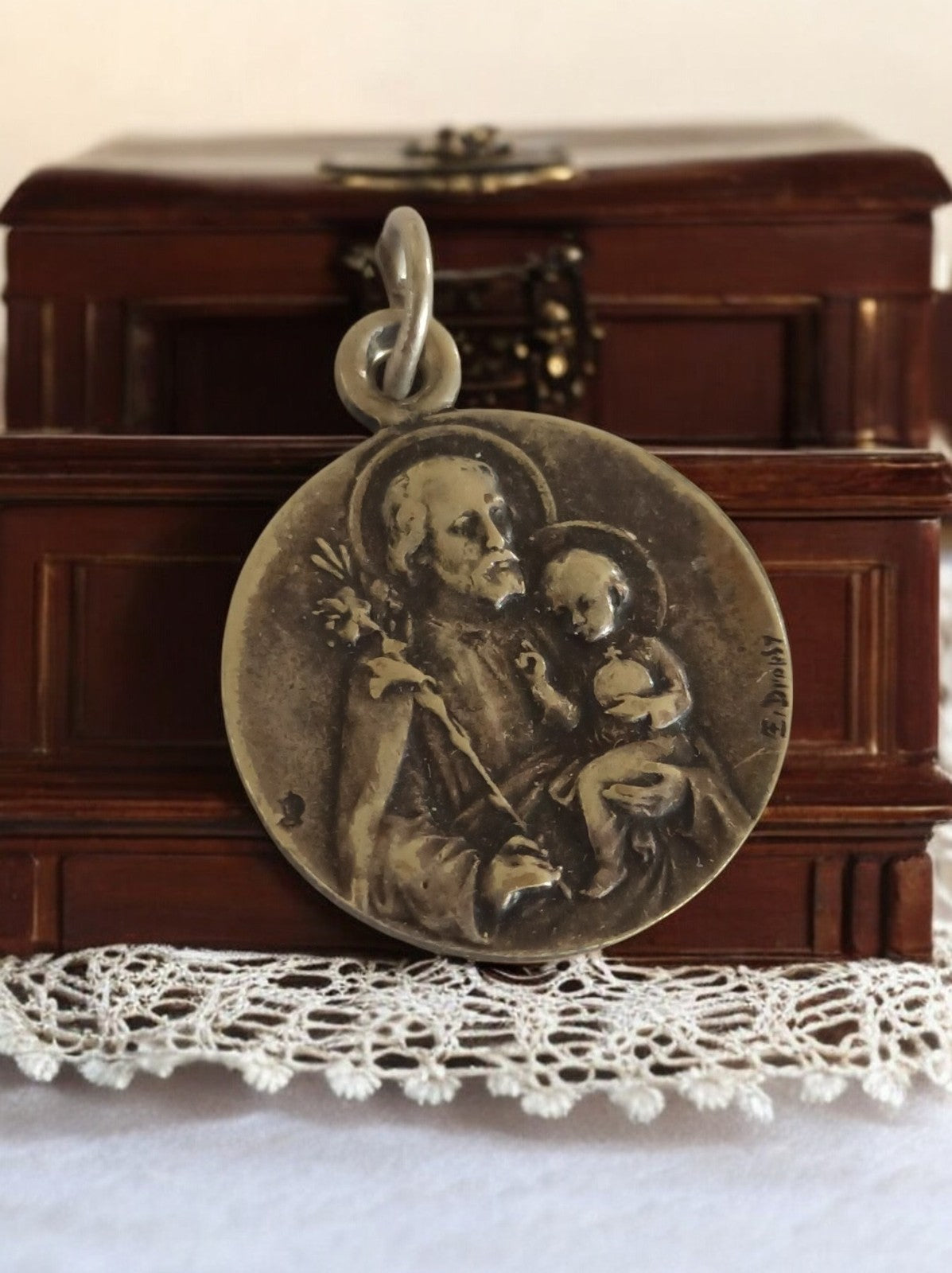 Pendentif religieux ancien métal, Saint Joseph et Enfant Jésus, médaille vintage