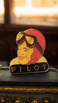 Pin's vintage aviateur PILOT casque rouge émail ancien badge pilote aviation