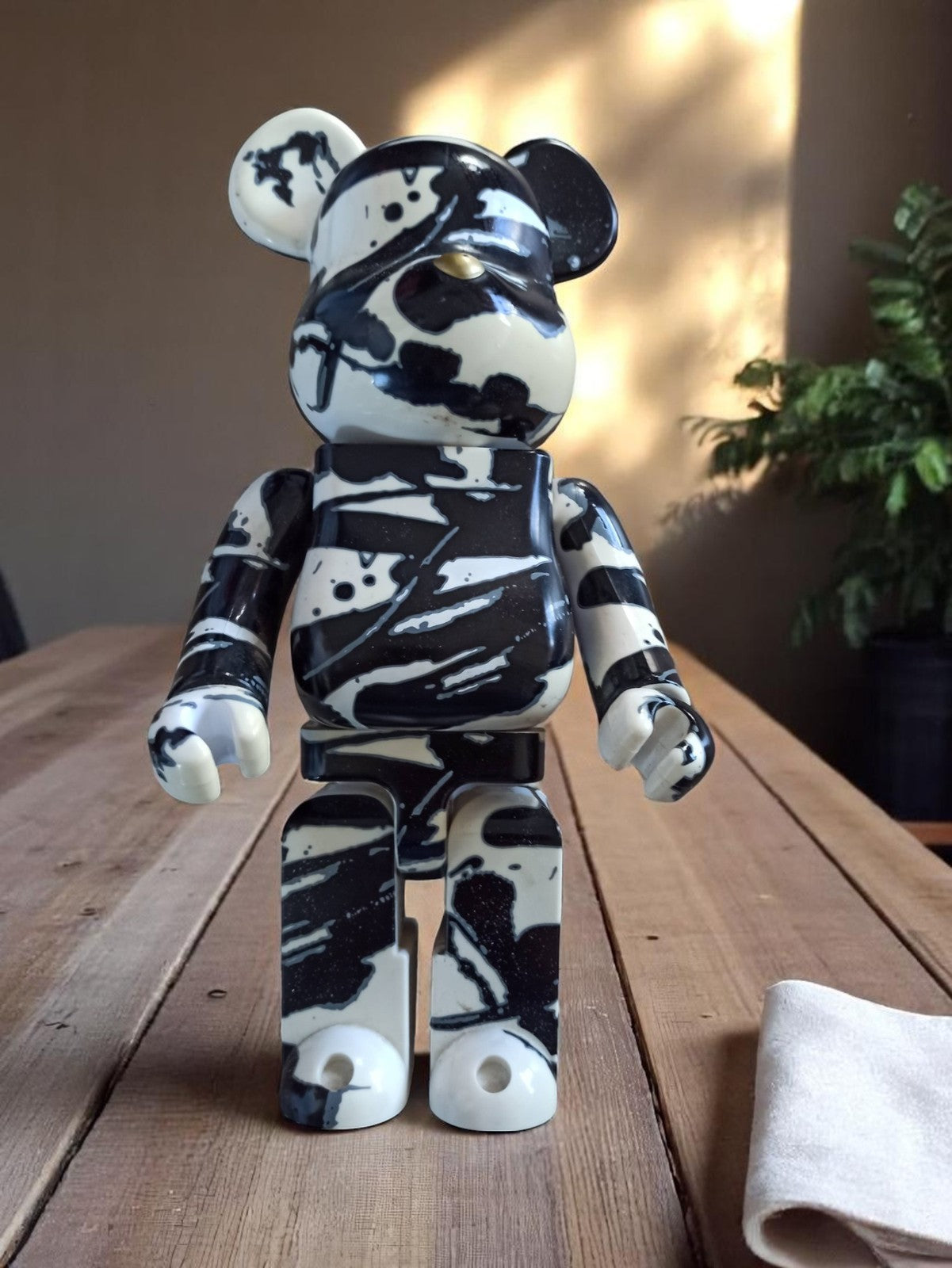 Bearbrick Tomokazu Matsuyama figurine art noir blanc ultra rare designer