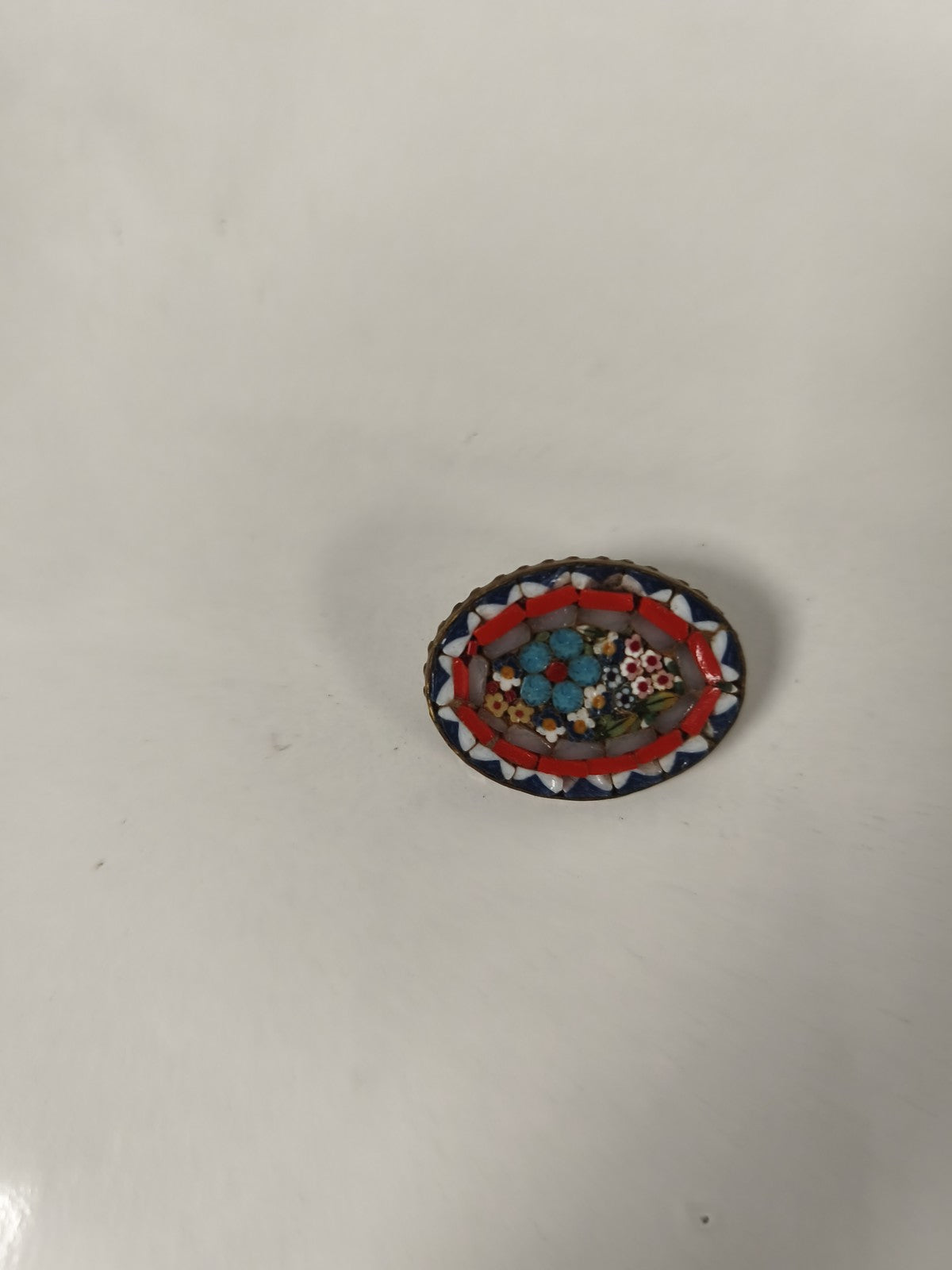 Ancienne broche ovale mosaïque fleurs multicolores vintage petit format