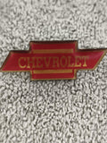 Pin's vintage Chevrolet logo rouge doré badge ancien (Ref 3)