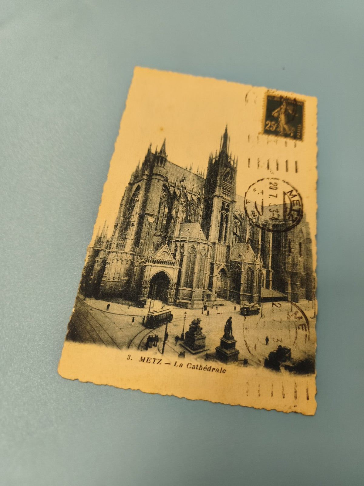 Carte postale ancienne Metz La Cathédrale CPA timbre 25c noir et blanc