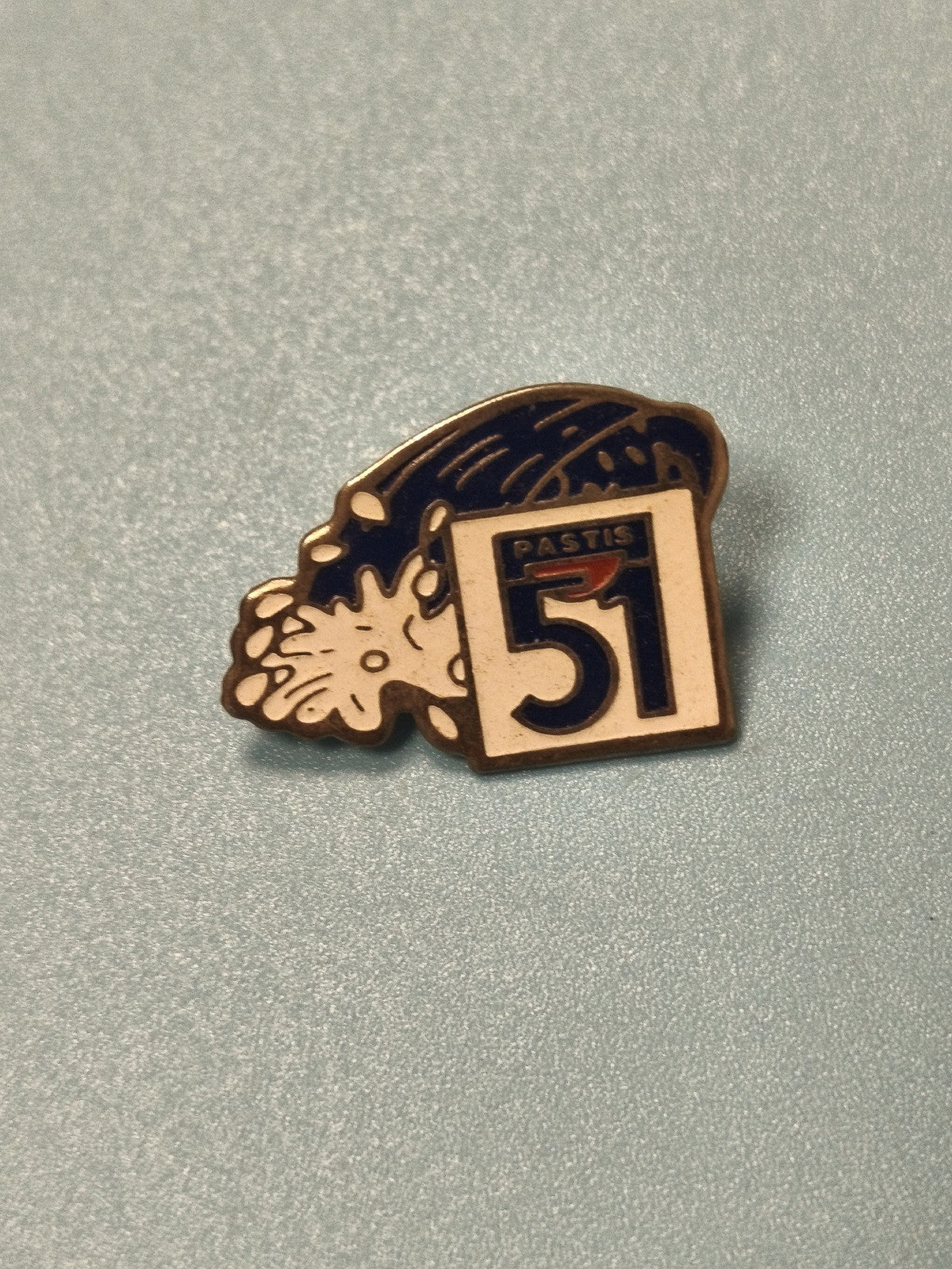 Vintage pin's Pastis 51 publicitaire bleu blanc splash collection bar rétro