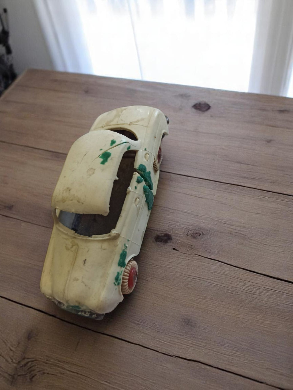 Voiture miniature Renault Norev vintage ancien jouet moulé, blanc usé