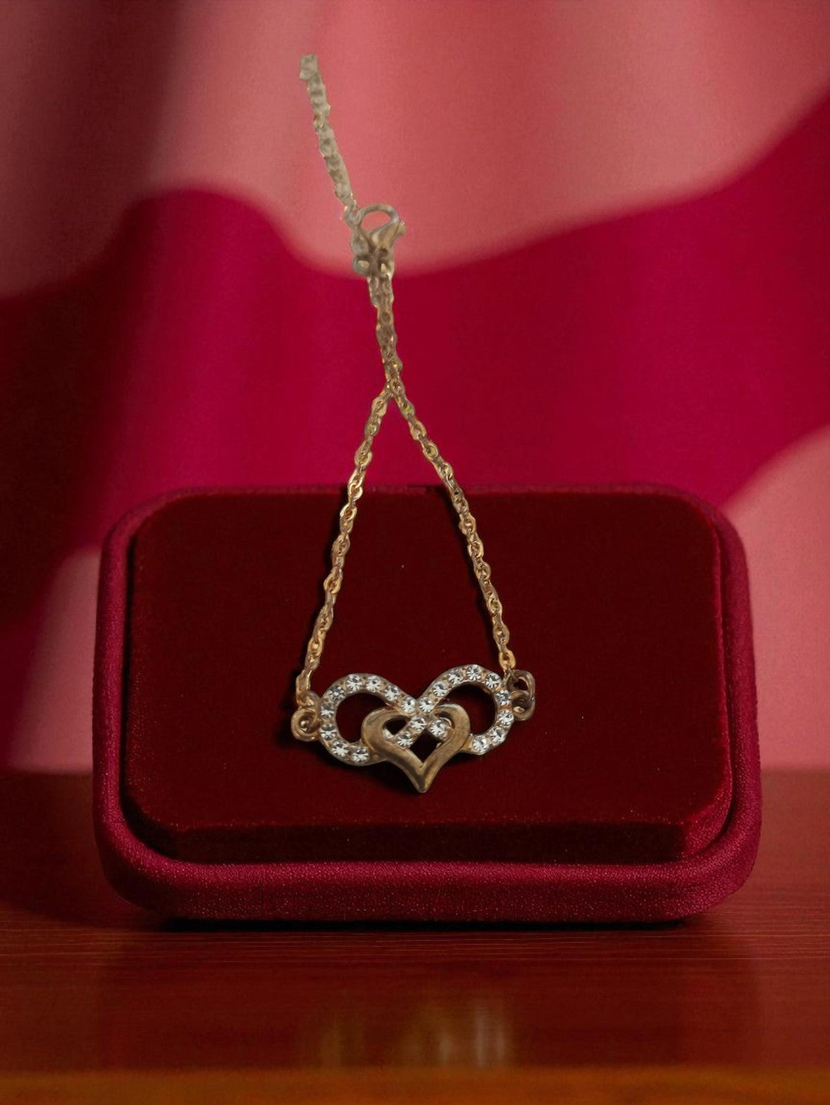 Collier vintage plaqué or avec strass - Élégance rétro et charme intemporel