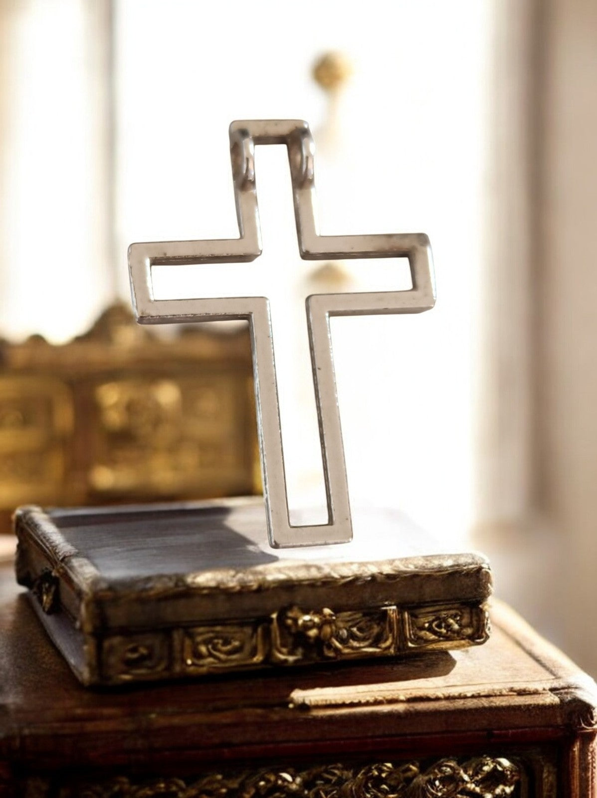 Croix pendentif ajourée métal argenté vintage religieux catholique
