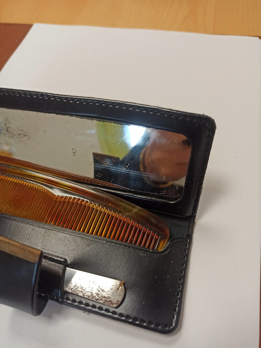 Peigne vintage années 1940 avec étui cuir miroir, marque Ancienne rétro