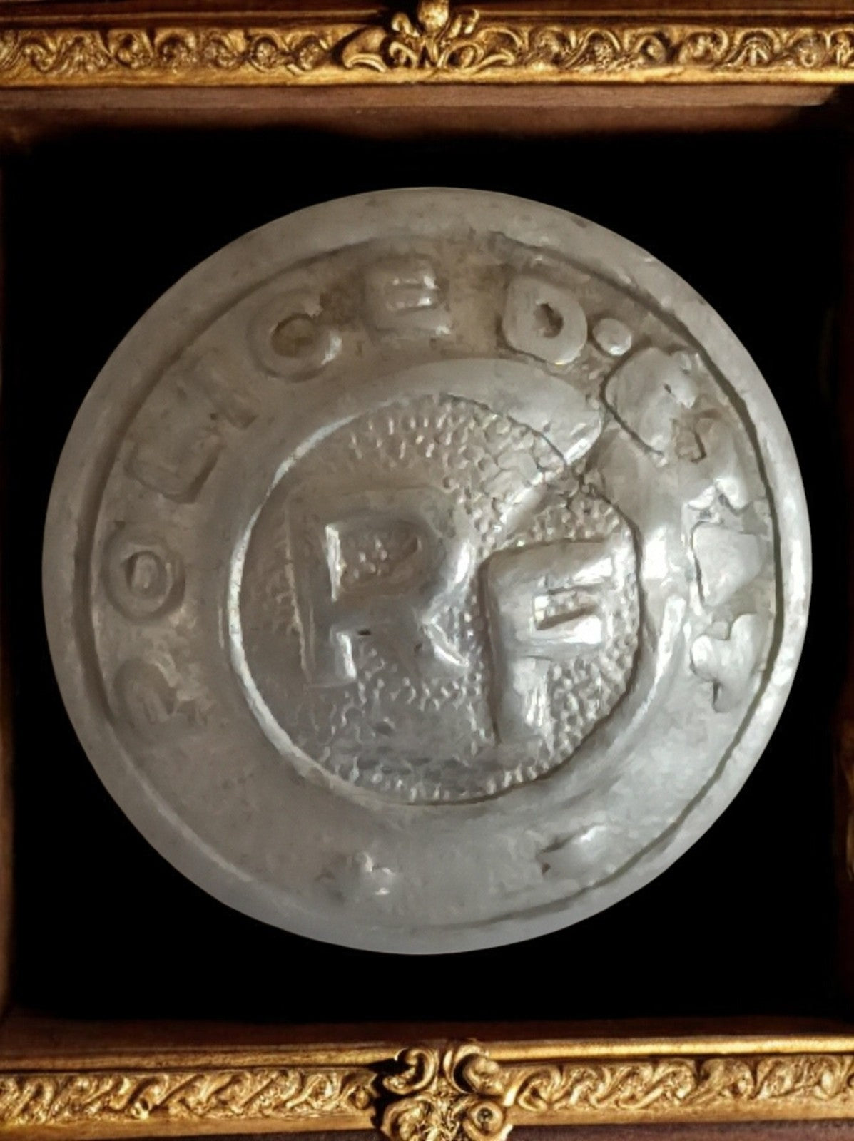 Bouton Police d'État RF France ancien, pièce vintage administration