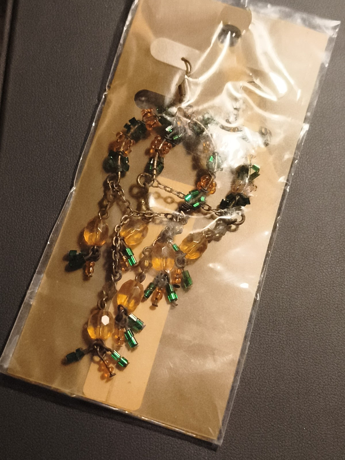 Boucles d'oreilles vintage pendantes perles vertes ambre, deadstock ancien
