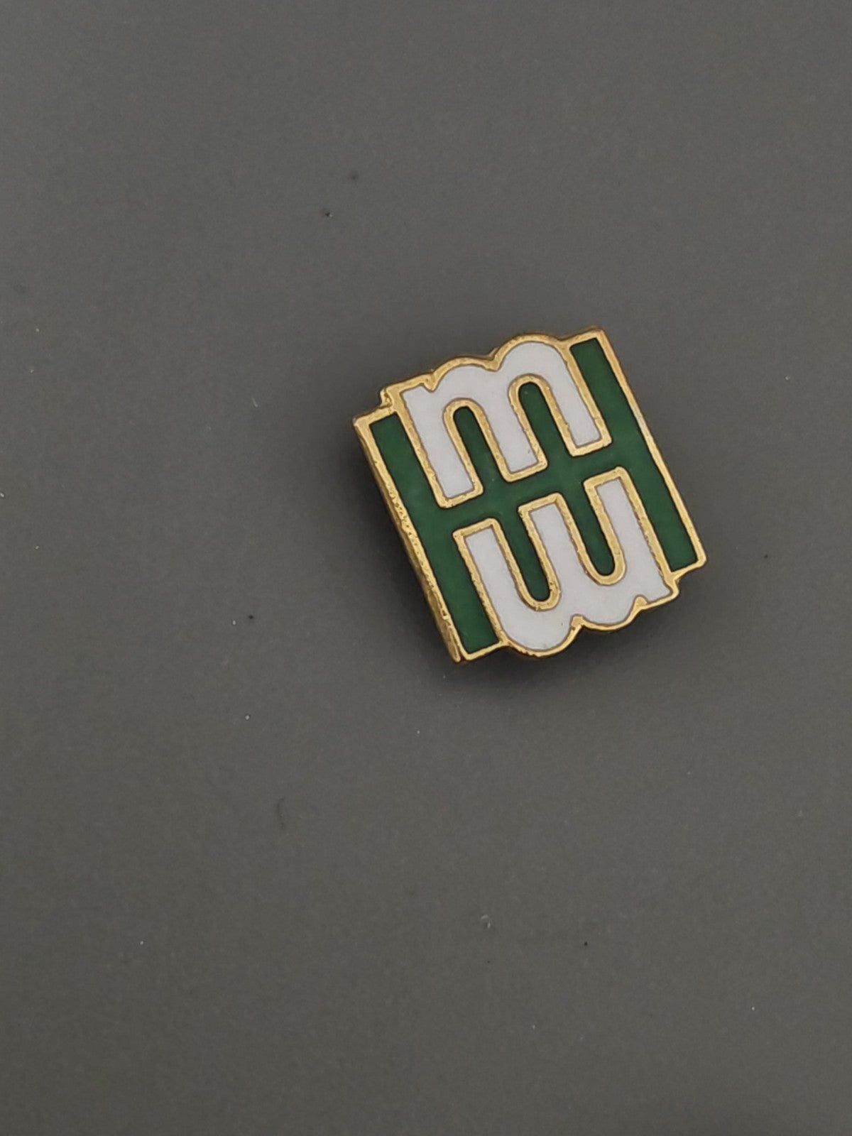 Pin's vintage ancien collection rétro badge original objet publicitaire rare