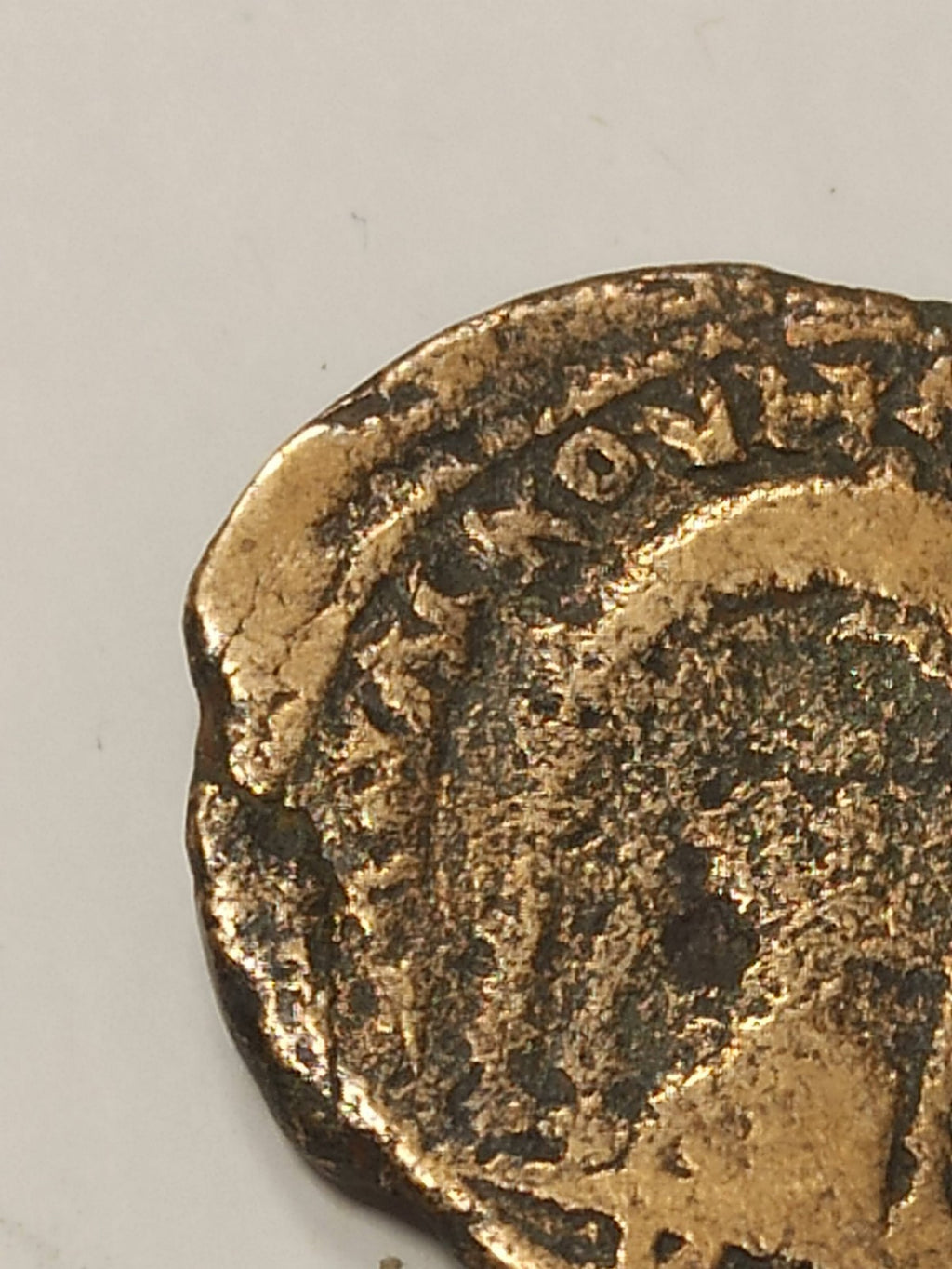Monnaie romaine en bronze patine verte noire II-IIIe siècle artefact historique