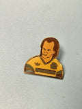 Pin's vintage Olympique de Marseille Panasonic joueur jaune collector ancien