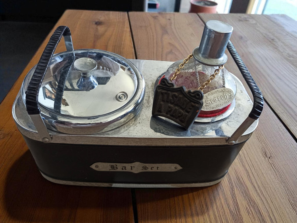 Bar set vintage années 60, seau à glace et carafe Scotch, métal et verre