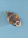 Médaille broche parachutiste signée Drago Paris insigne militaire métal