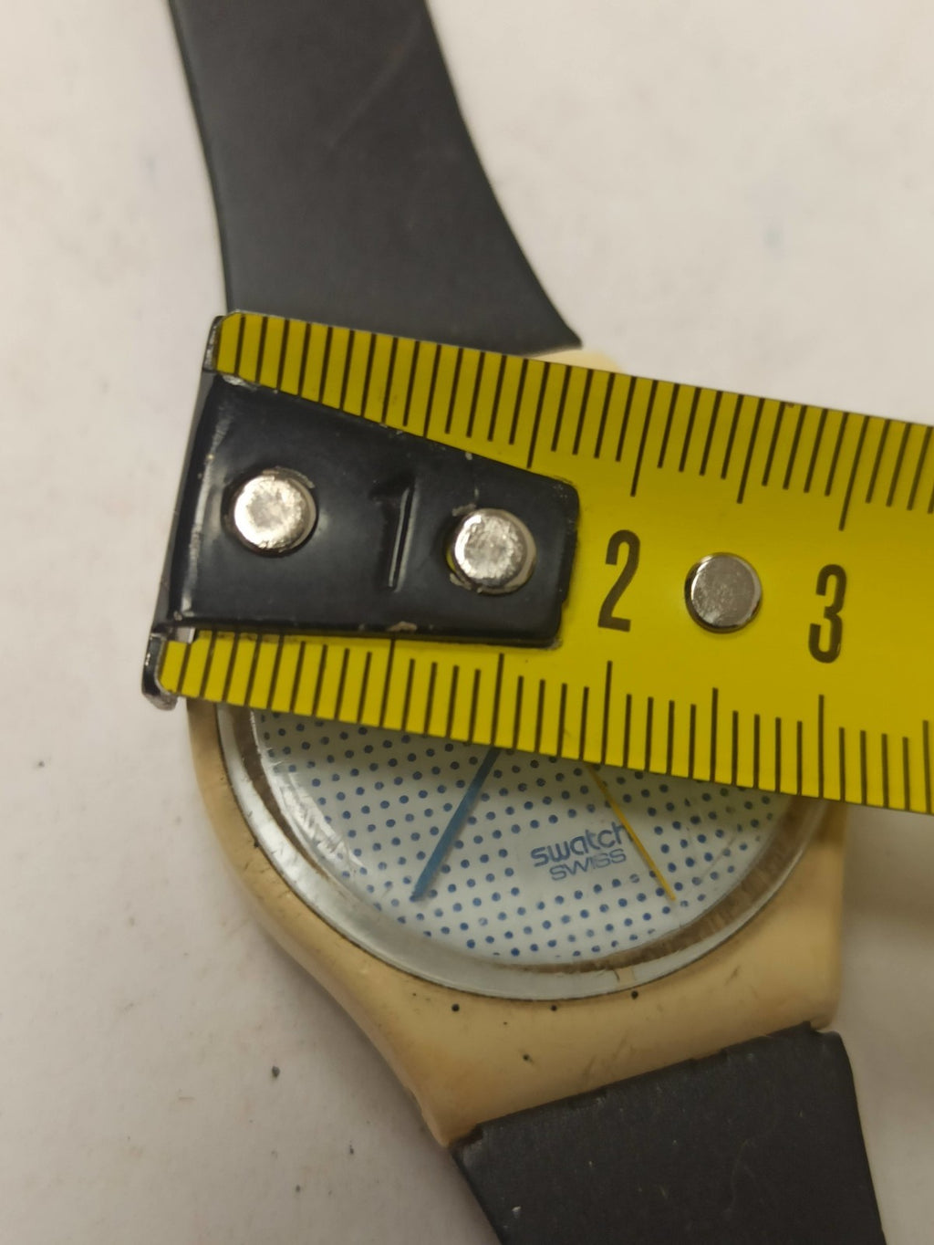 Montre Swatch homme vintage rétro, cadran points bleus, Swiss ancienne