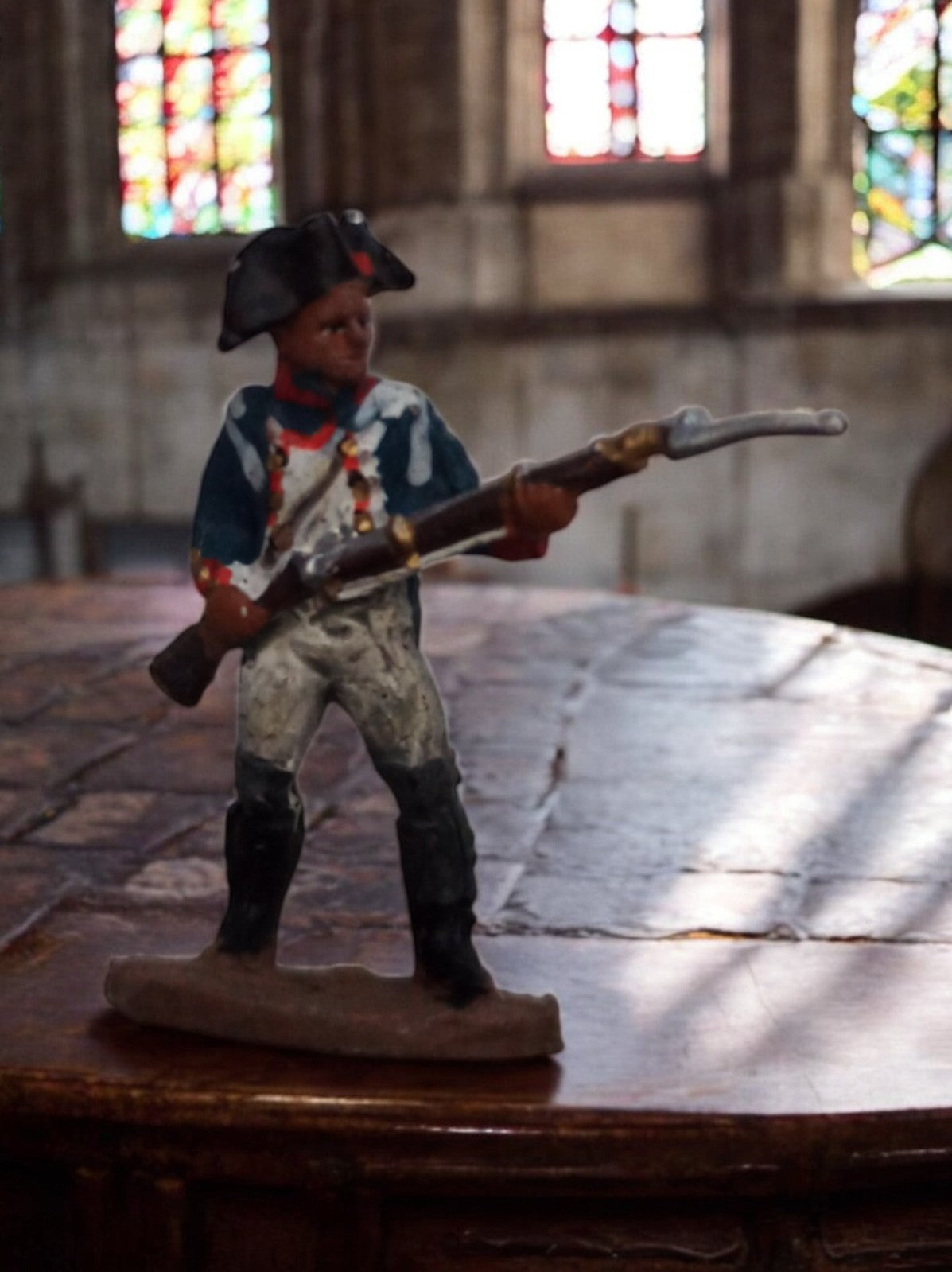 Figurine plomb soldat napoléonien vintage, uniforme bleu blanc, fusil ancien