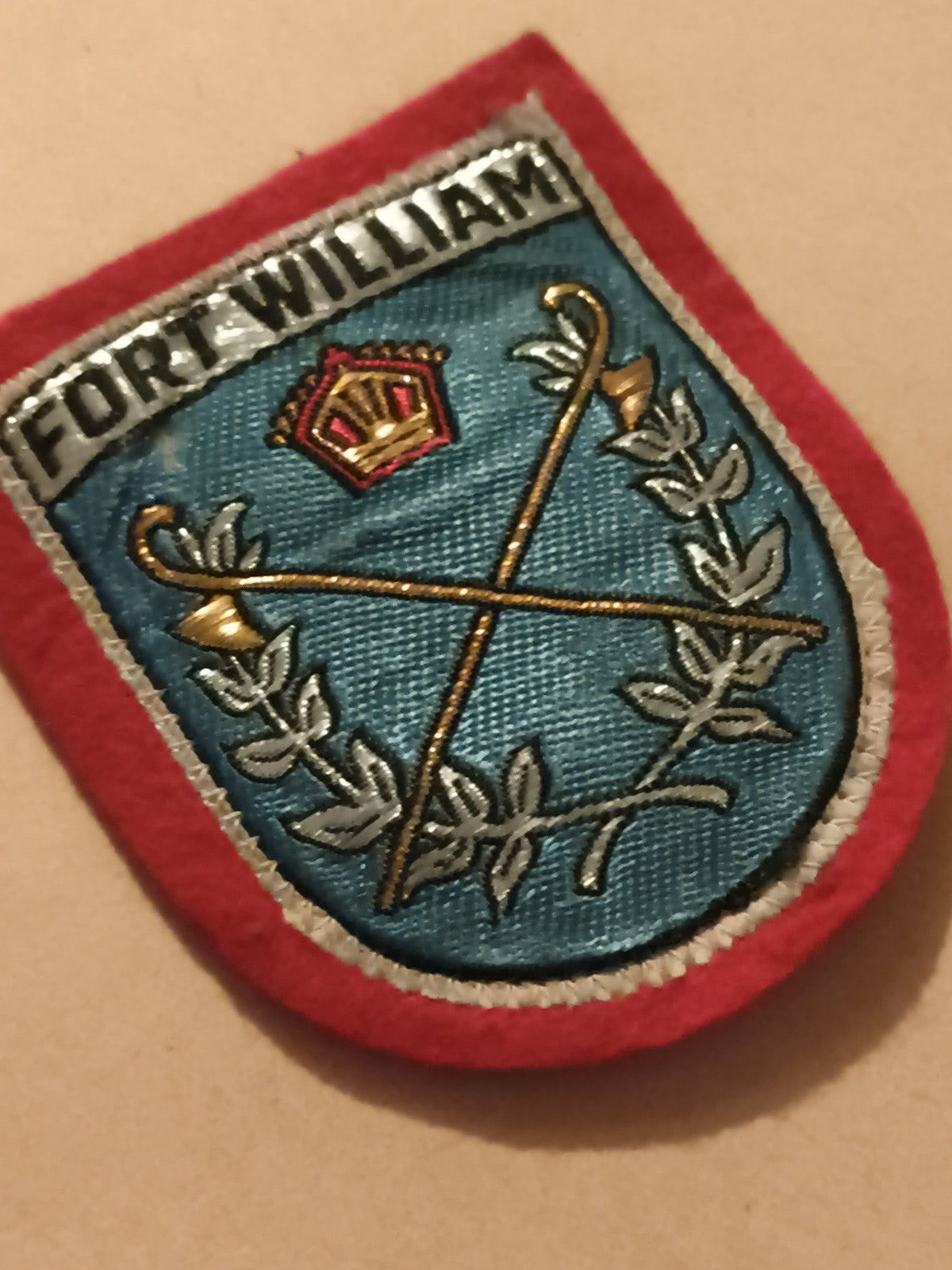 Écusson ancien Fort William brodé, blason bleu rouge, badge vintage textile