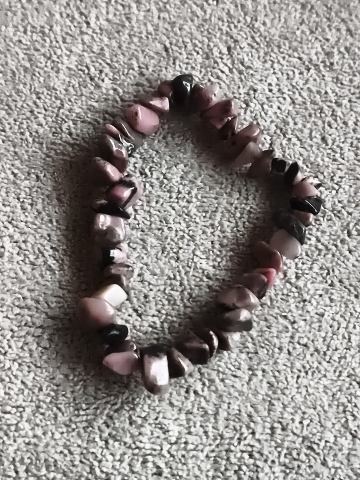Bracelet pierres naturelles rose noir, perles irrégulières, bijou élastique