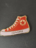Pin's rétro ancien Converse collection vintage basket années 80 accessoire rare